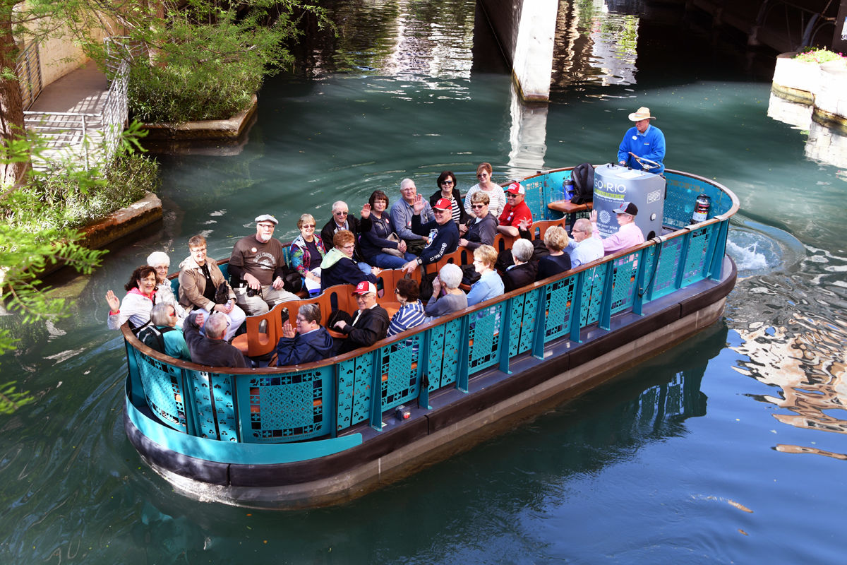 153 Fun Club travelers enjoyed the cruise on the San Antonio Riverwalk.JPG